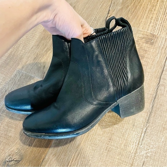 UGG Collection Felisa Black Leather Booties - Picture 1 of 8